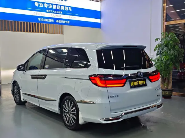 Honda Elysion — Фото автомобиля 15