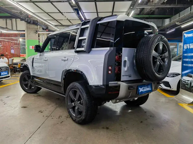 Land Rover Defender — Фото автомобиля 4