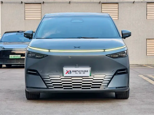 Xpeng X9 — Фото автомобиля 2