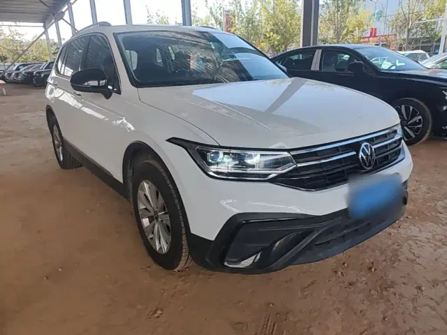 Volkswagen Tiguan L — Фото автомобиля 3
