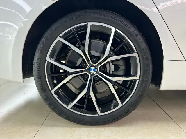 BMW 5 Series — Фото автомобиля 30