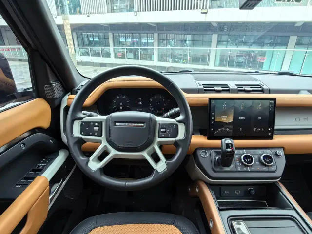 Land Rover Defender — Фото автомобиля 8