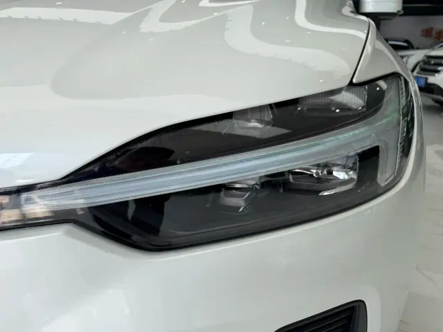 Volvo XC60 — Фото автомобиля 22
