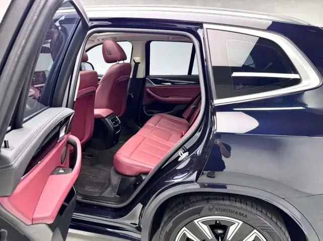 BMW iX3 — Фото автомобиля 10