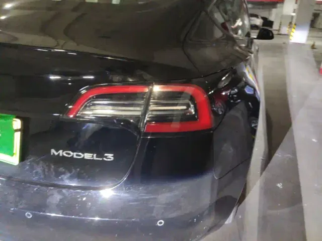 Tesla Model 3 — Фото автомобиля 7
