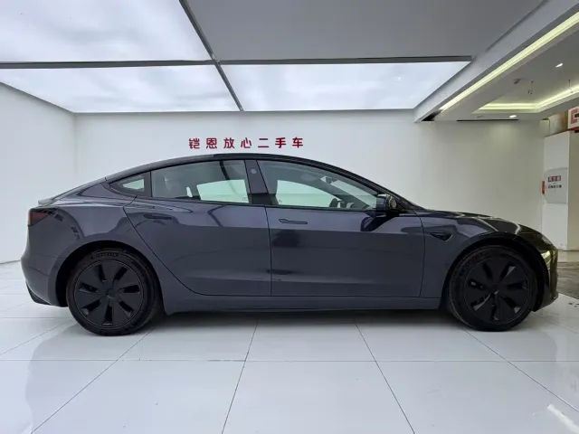 Tesla Model 3 — Фото автомобиля 4