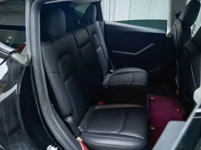 Tesla Model Y — Фото автомобиля 8
