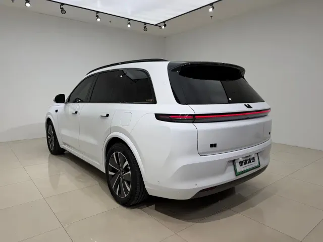 Li Auto L8 — Фото автомобиля 4