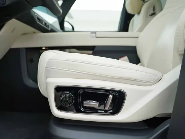 Li Auto MEGA — Фото автомобиля 11