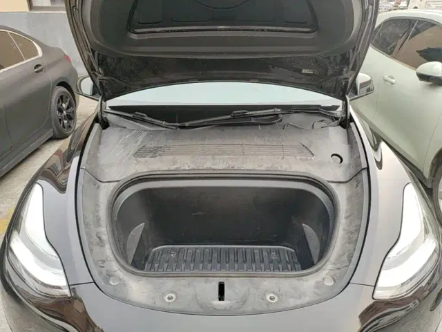 Tesla Model Y — Фото автомобиля 19
