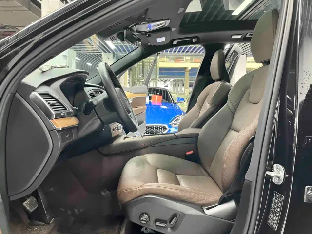 Volvo XC90 — Фото автомобиля 8