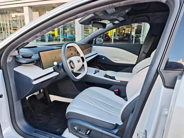 Geely Galaxy E8 — Фото автомобиля 10