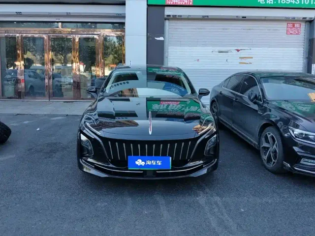 Hongqi E-QM5 — Фото автомобиля 2