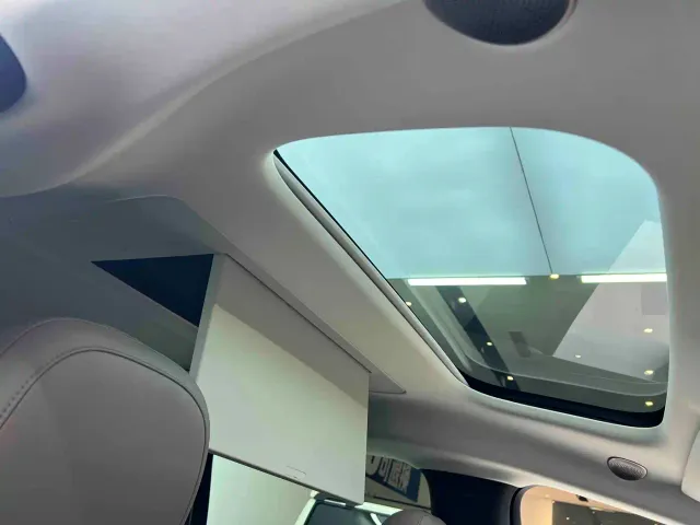 Li Auto MEGA — Фото автомобиля 13
