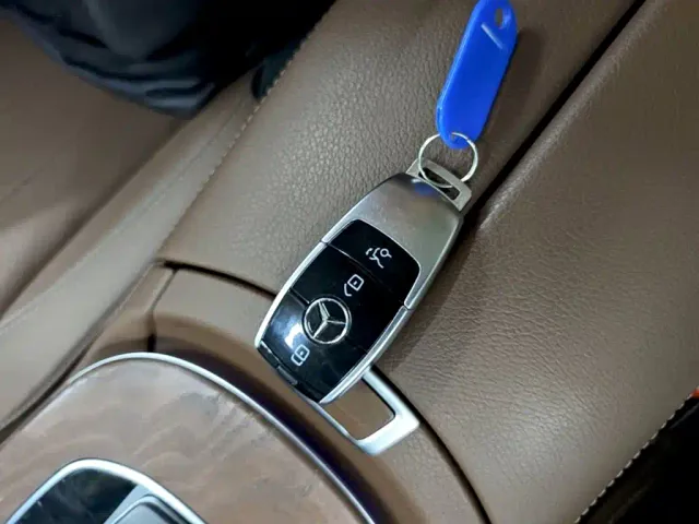 Mercedes-Benz E-Class — Фото автомобиля 8