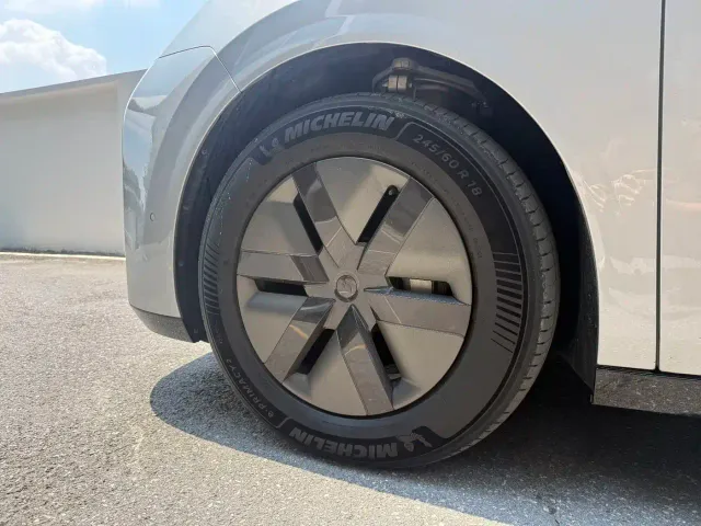 Li Auto MEGA — Фото автомобиля 6