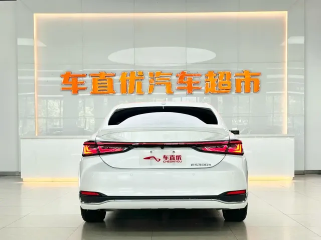 Lexus ES — Фото автомобиля 6