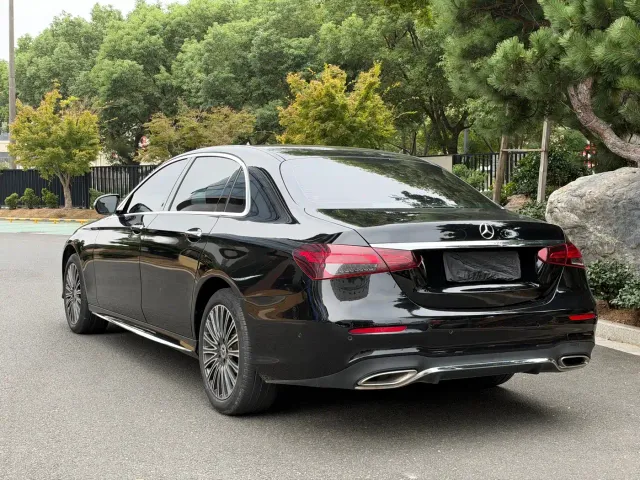 Mercedes-Benz E-Class — Фото автомобиля 18