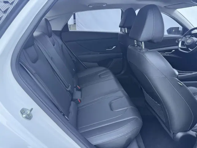 Hyundai Elantra — Фото автомобиля 16