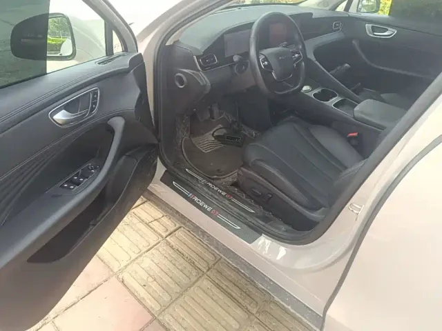 Roewe D7 — Фото автомобиля 15