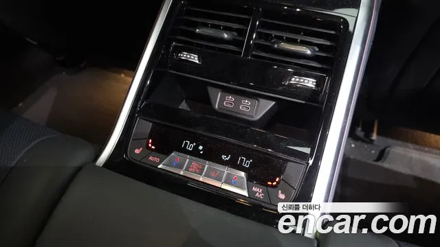 BMW 8 Series G15 — Фото автомобиля 24