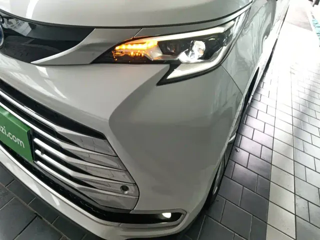 Toyota Sienna — Фото автомобиля 17