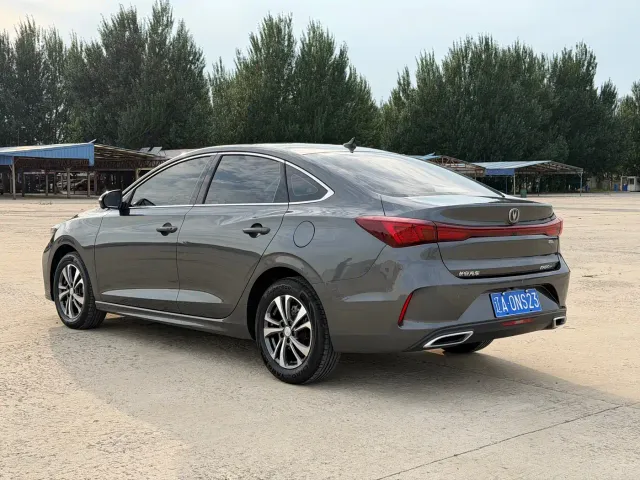 Changan Eado — Фото автомобиля 5