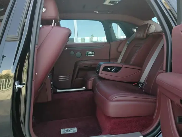 Rolls-Royce Ghost — Фото автомобиля 10