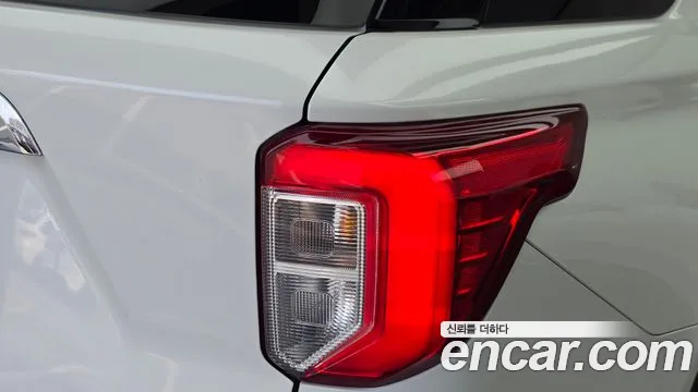 Ford Explorer — Фото автомобиля 8