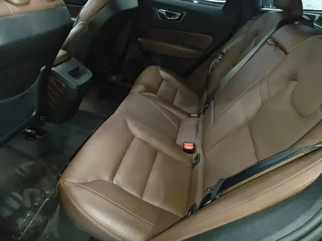 Volvo XC60 — Фото автомобиля 12