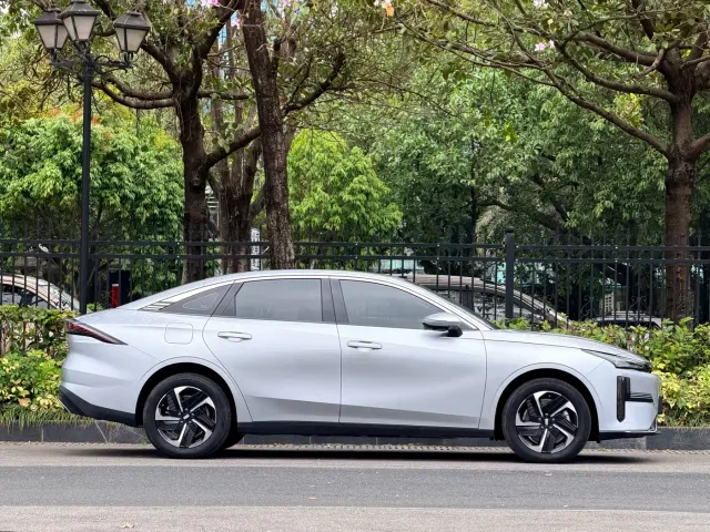 Geely Galaxy L6 — Фото автомобиля 3