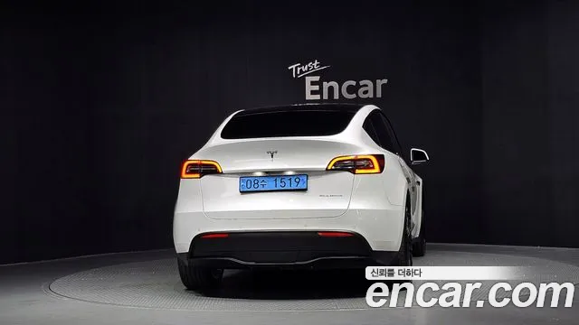 Tesla Model Y — Фото автомобиля 4