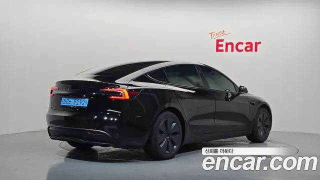 Tesla Model 3 — Фото автомобиля 2