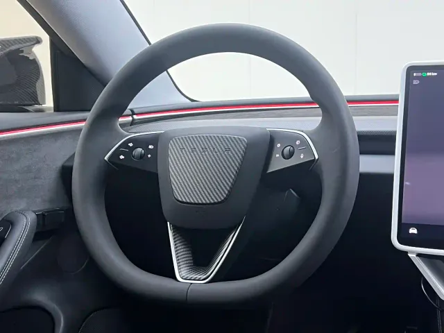 Tesla Model 3 — Фото автомобиля 9