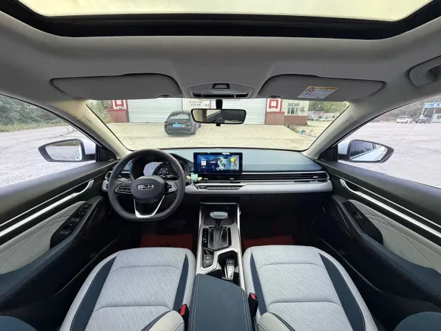 Geely Emgrand — Фото автомобиля 4