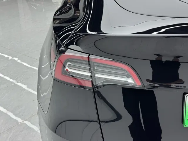 Tesla Model Y — Фото автомобиля 15