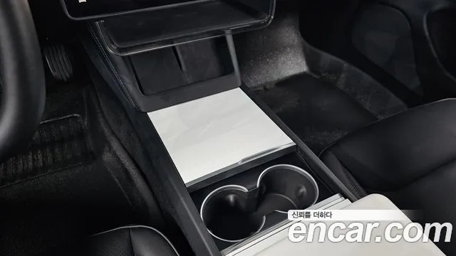 Tesla Model 3 — Фото автомобиля 7