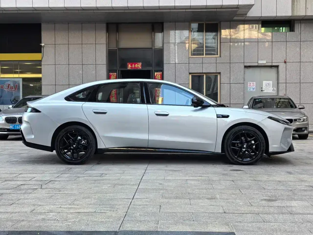 Arcfox S3 — Фото автомобиля 4