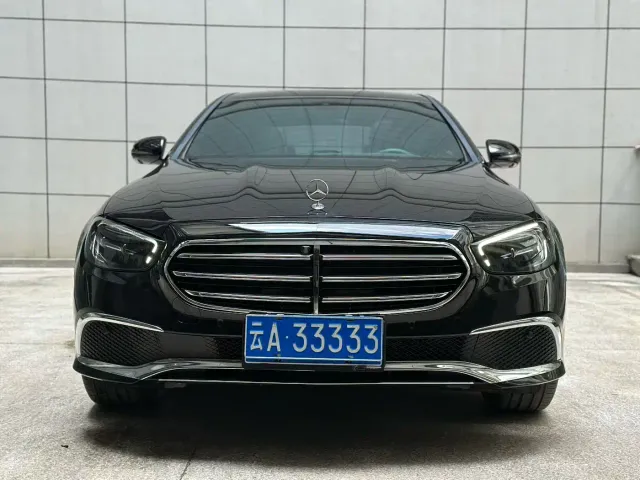 Mercedes-Benz E-Class — Фото автомобиля 2