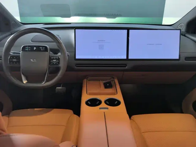 Li Auto i8 — Фото автомобиля 12