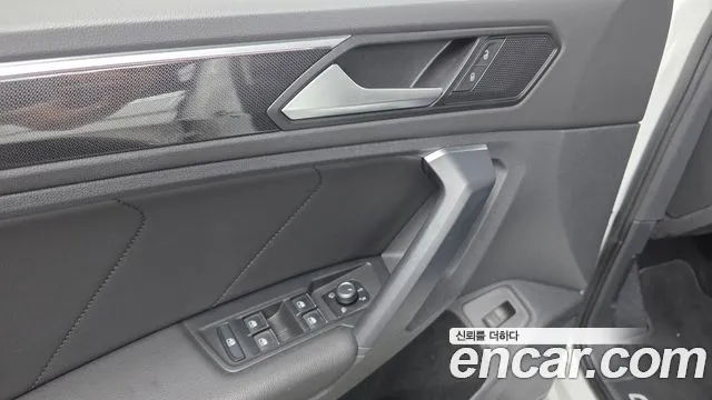 Volkswagen Tiguan Tiguan 2 поколение 2.0 TDI Premium — Фото автомобиля 18