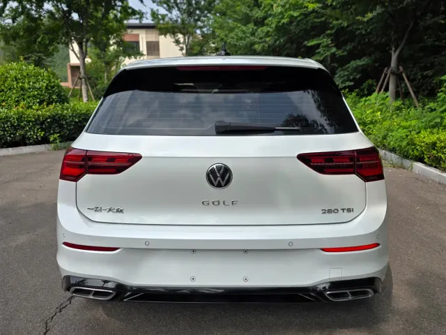 Volkswagen Golf — Фото автомобиля 9