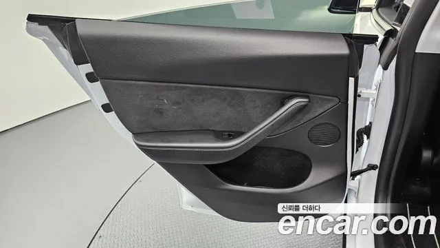 Tesla Model Y — Фото автомобиля 25