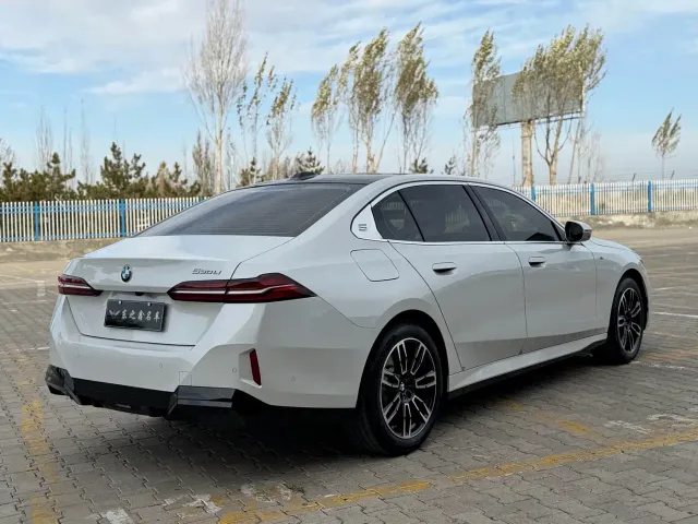 BMW 5 Series — Фото автомобиля 4