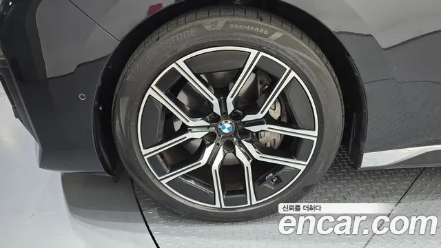 BMW 7-Series 7 серия (G70) 740i xDrive M Sport — Фото автомобиля 5