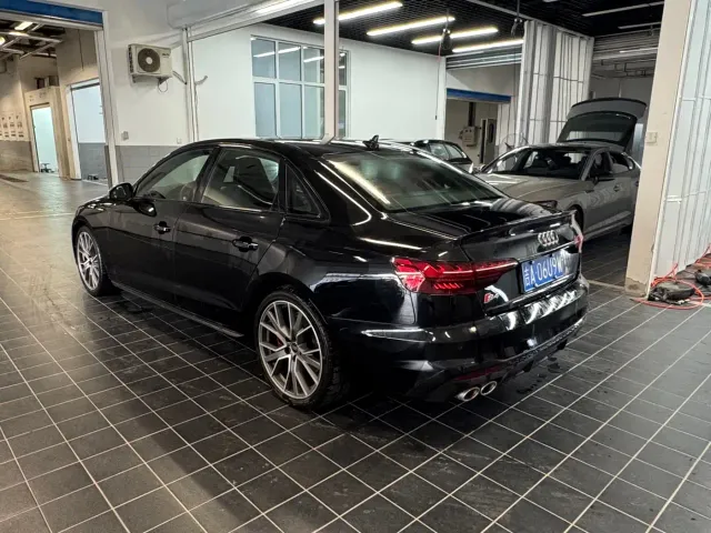 Audi S4 — Фото автомобиля 5