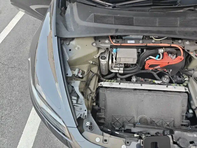 Tesla Model 3 — Фото автомобиля 21