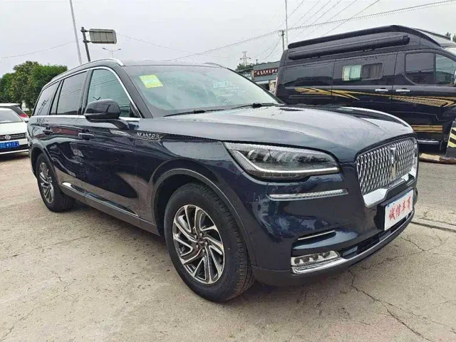 Lincoln Aviator — Фото автомобиля 3