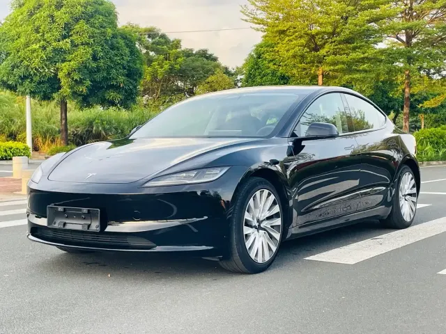 Фотография автомобиля — Tesla Model 3