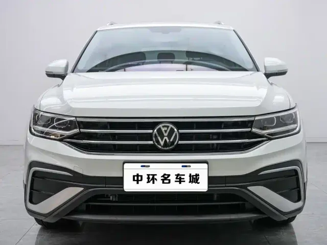Volkswagen Tiguan L — Фото автомобиля 4